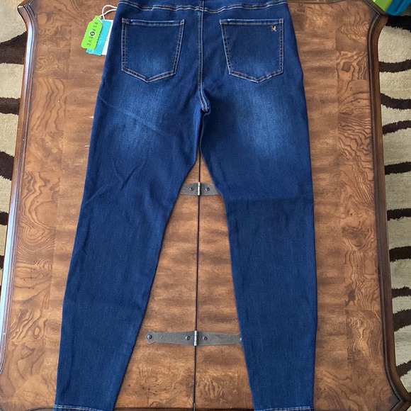 Grace & Lace Dark, Non-Distressed Denim - NWT - Picture 5 of 8